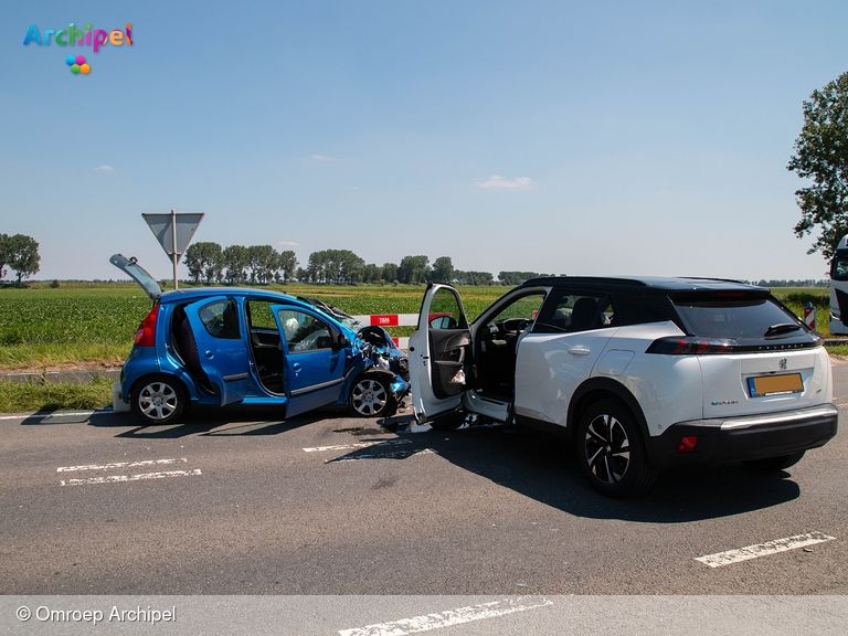 Foto behorende bij Twee gewonden bij aanrijding op de N215